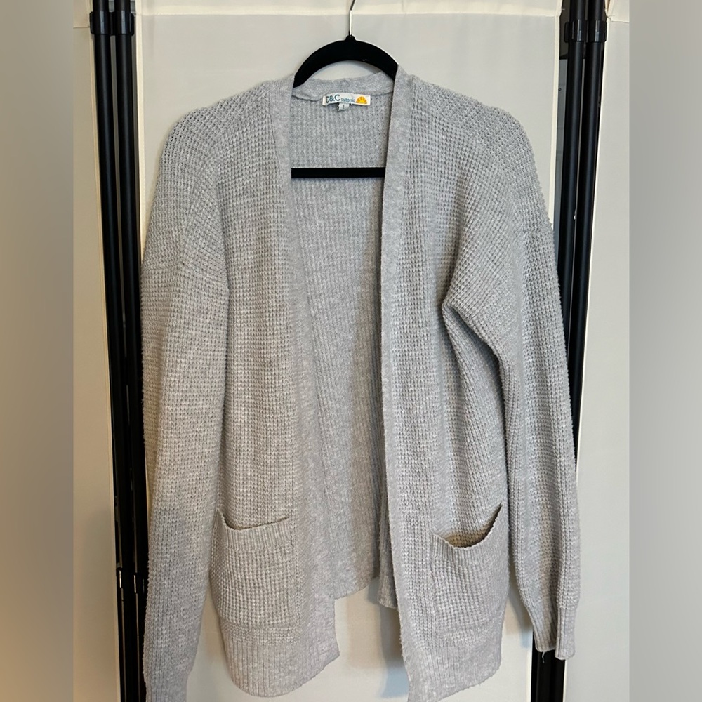 C&C California large light gray knit cardigan with pockets